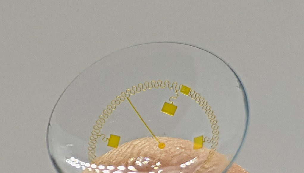inwith-electronic-contact-lens-augmented-reality-ar-metaverse-ces